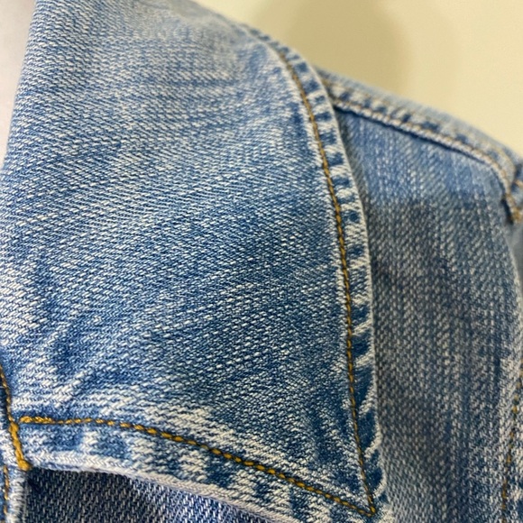 Levi’s button down jean jacket - Picture 10 of 10